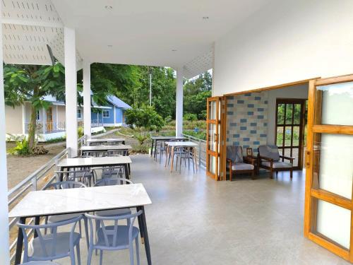 a group of tables and chairs in a building at Chiang Khan Dwelling in Chiang Khan