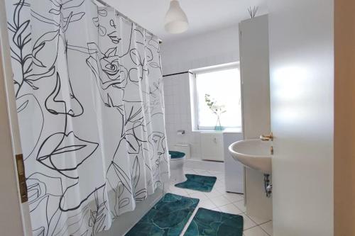 Kylpyhuone majoituspaikassa Designerwohnung in Magdeburg