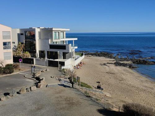 T3 cabine à Cap d'Agde avec piscine, plage à 30m pour 6 pers.