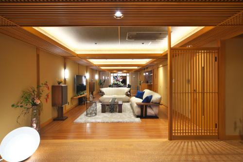 a living room with a couch and a table at Kasuitei Ooya in Fujikawaguchiko