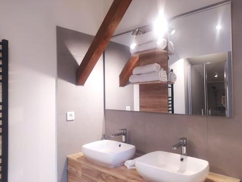 Ένα μπάνιο στο Suite Mansardée indépendante, 25min Lyon-Villefranche