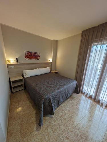 a bedroom with a bed and a large window at Gran Hotel Toledo in Onda