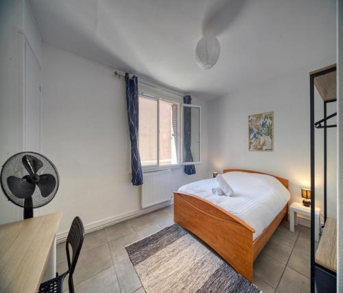 a bedroom with a bed and a window at Le théatre du Cours in Grenoble
