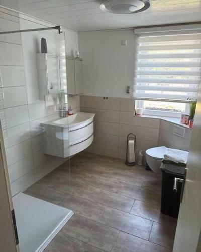 a bathroom with a tub and a sink and a toilet at Ferienwohnung WerraLiebe in Bad Sooden-Allendorf