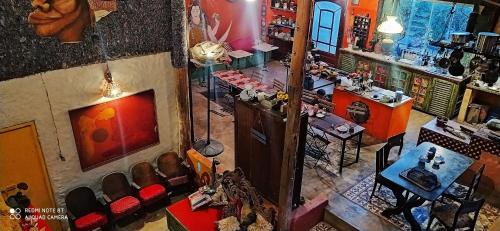 an overhead view of a room with a table and chairs at Sitio Alecrim Gastronomia e Hospedaria in Alagoa
