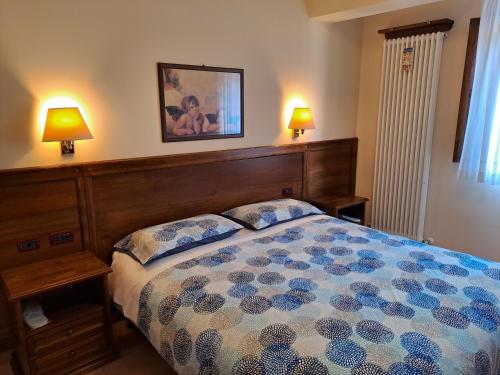 a bedroom with a bed with two lamps on it at Villa Celeste in Rocca Pia