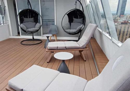 a balcony with two chairs and a couch on a ship at Hotel Century Reforma in Mexico City