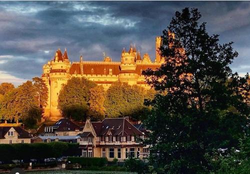 a large castle sitting on top of a hill at ATELIER 19 Maison d'Hôtes in Varesnes