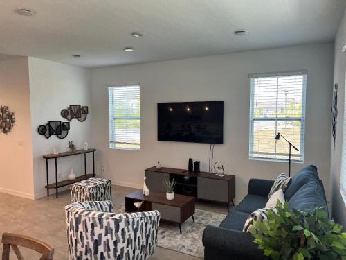Brand new lux townhome close to Disney photo 21