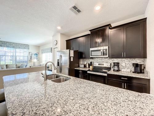 Stunning 5 bedroom house near Disney photo 17