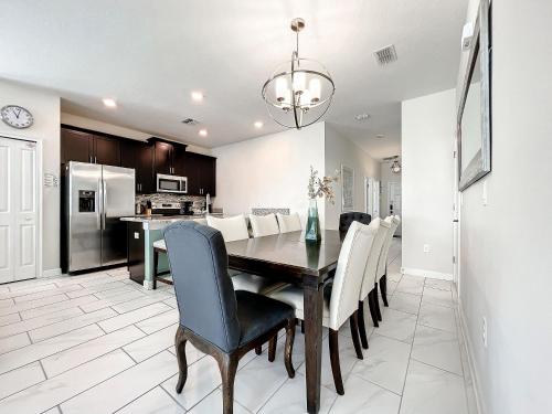 Stunning 5 bedroom house near Disney photo 29