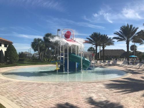 Stunning 5 bedroom house near Disney photo 63