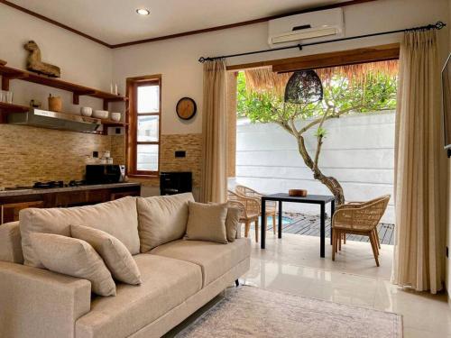 Ruang duduk di H3 Pererenan -- location very close to the beach