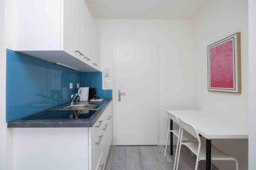 Urban Oasis with Queen Bed and View BE-43