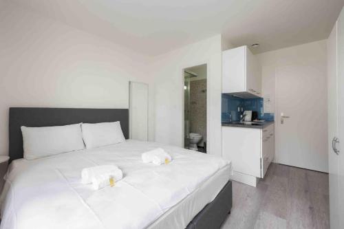 Urban Oasis with Queen Bed and View BE-43