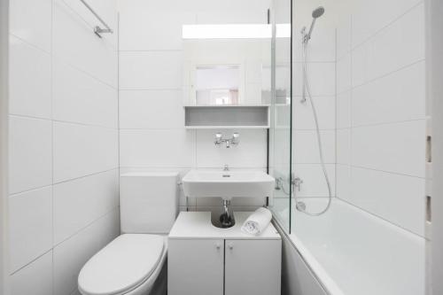 O baie la Urban Oasis with Queen Bed and View BE-24