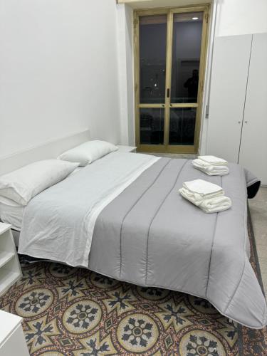 Säng eller sängar i ett rum på Henry Luxury Suite