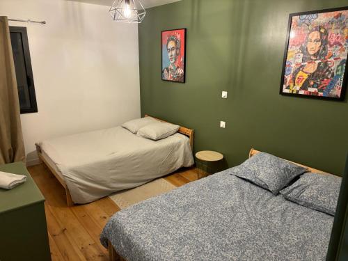 Postel nebo postele na pokoji v ubytování Maison de charme avec piscine