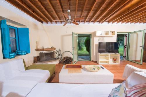 Lefkada's Bohemian Cottage
