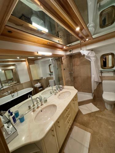 Koupelna v ubytování Fürstliches Appartement in Reith bei Kitzbühel