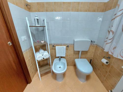 a small bathroom with a toilet and a bidet at Vespucci Holiday in Casteldaccia
