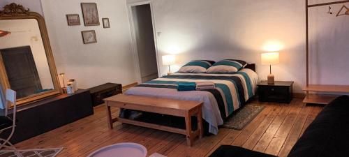 Cama o camas de una habitación en Le Relais du Fraysse - Chambres d'hôtes
