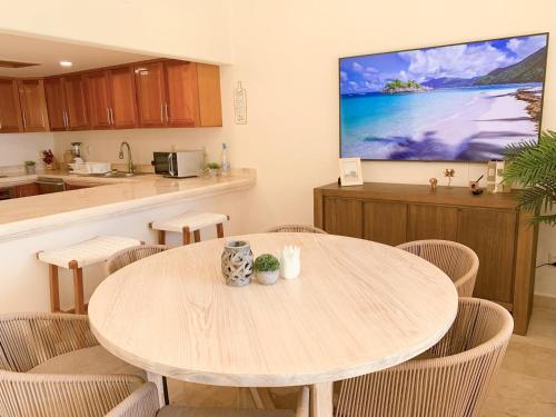 a kitchen and dining room with a table and chairs at Beachfront Breathtaking Views Puerto Aventuras in Puerto Aventuras