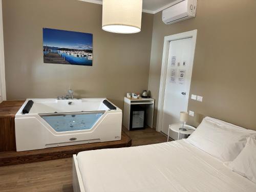 Una cama o camas en una habitación de Colombo 32 Affittacamere
