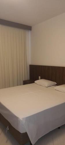 a bedroom with a large white bed in it at Condominio Barretos Thermas Park apto 312 in Barretos