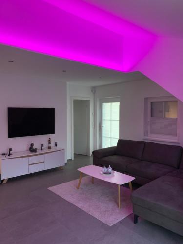 a living room with a couch and a pink ceiling at Sprem06 in Elsterheide