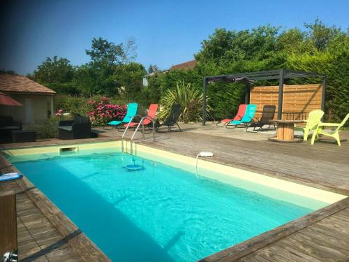 Hồ bơi trong/gần Villa de 5 chambres avec piscine privee jardin amenage et wifi a Montgaillard