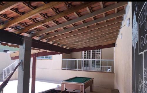 a room with a pool table and a chalkboard at Casa da Renata in São Lourenço