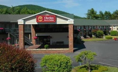 a front view of a hotel with a sign on it at Clarion Inn & Suites at the Outlets of Lake George in Lake George
