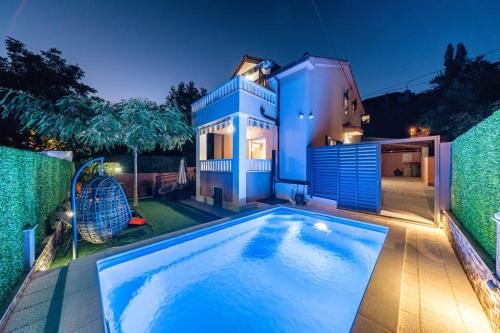 Villa Viktoria with private swimming pool