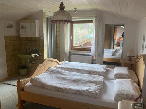 a bedroom with two beds and a window at Ferienwohnung Deininger inkl. Chiemgaukarte in Ruhpolding
