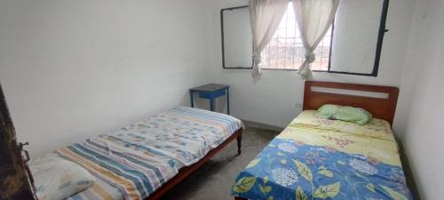 En eller flere senge i et værelse på Habitaciones Sencillas