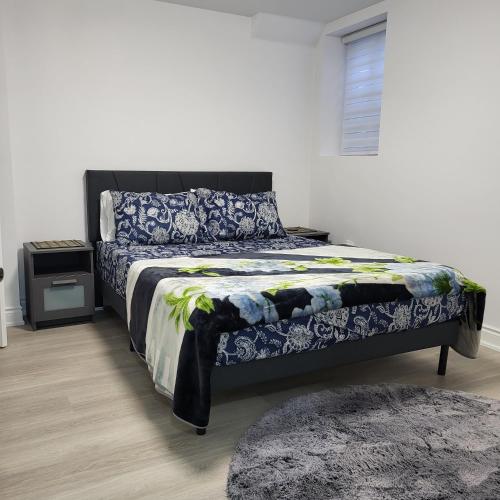 Postel nebo postele na pokoji v ubytování New Two Bedroom Entire Basement Apartment in Angus