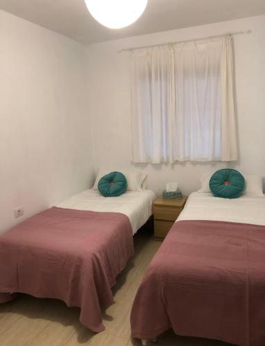 two beds sitting next to each other in a room at La casita de Mon - Radazul in Radazul