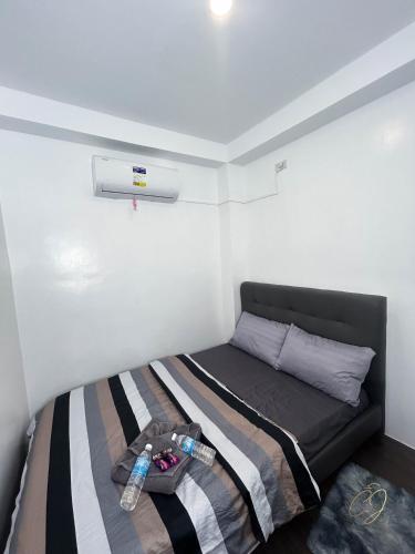 Ένα ή περισσότερα κρεβάτια σε δωμάτιο στο CJ Apartments