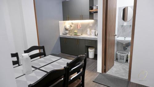 Küche/Küchenzeile in der Unterkunft C.J Apartments