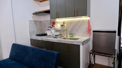Η κουζίνα ή μικρή κουζίνα στο CJ Apartments