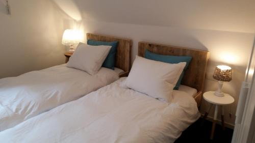 two beds sitting next to each other in a room at Oekepoek Down Town in Enschede