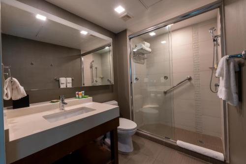 a bathroom with a sink and a shower at MARINN PLACE Financial District in Panama City