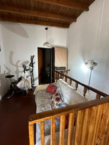 a bedroom with a bed with a wooden railing at Hospedaje posada en Ezeiza in Ezeiza