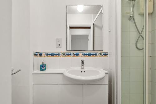 Ένα μπάνιο στο Lifes a Beach - Direct Beach Access Sea Views