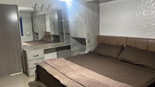 a bedroom with a bed and a large mirror at Departamento de Lujo a unas cuadras de Mundo E in Mexico City