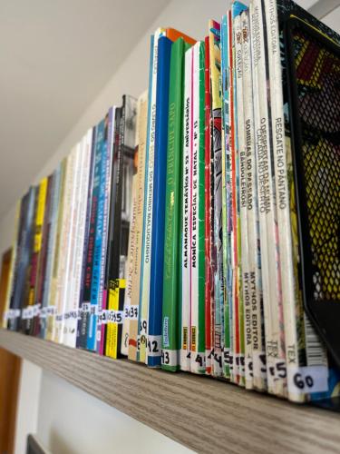 Perpustakaan di apartmen