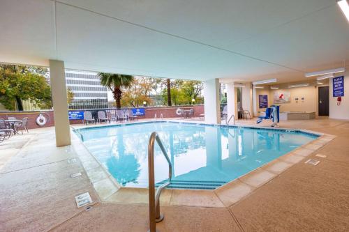 Drury Inn & Suites Houston Galleria Image