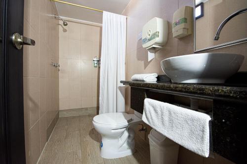 Koupelna v ubytování Hotel Plaza Victoria