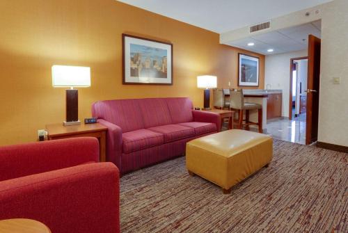 Drury Inn & Suites St. Louis Forest Park Image